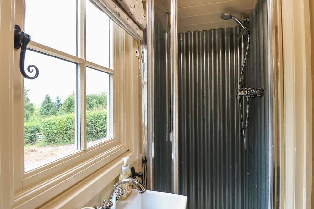 High Grounds Shepherd'S Hut, romantic, with hot tub in Ashbourne in Derbyshire