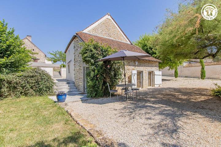 Gîte pour 2 personnes, avec Terrasse ainsi que Jardin et Piscine