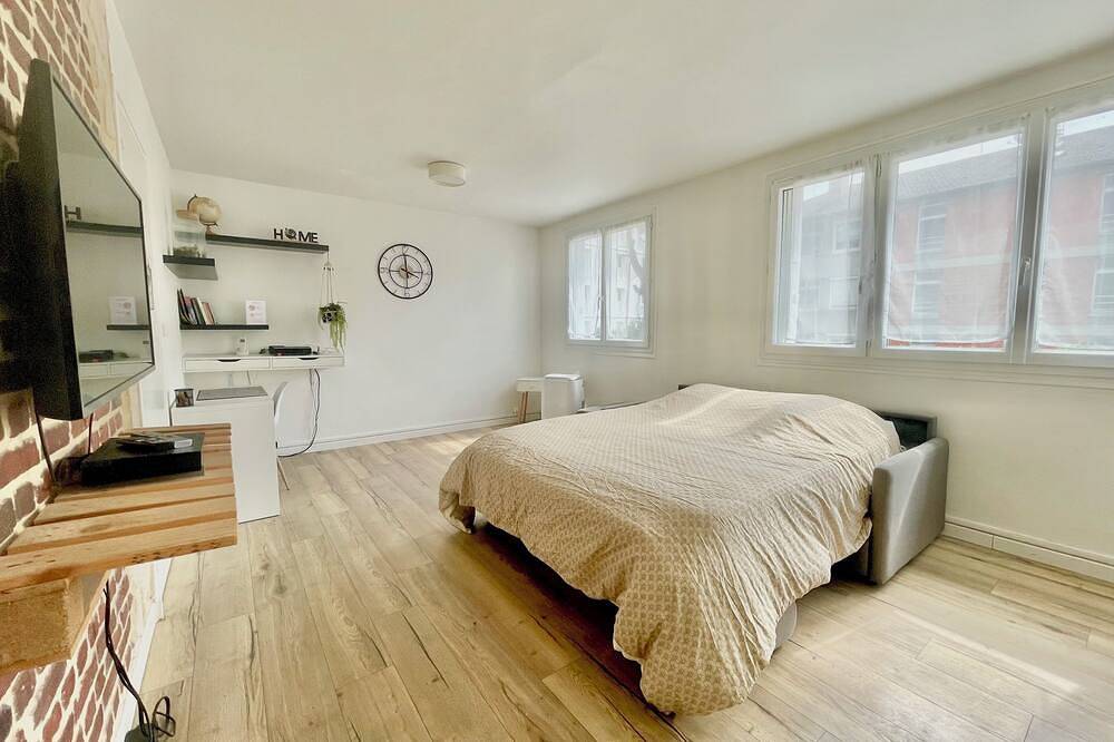Entire apartment, ✈️🚆Large T2 Ground floor Hyper center - Shuttle* & Sauna* + 🅿️Parking in Beauvais, Oise