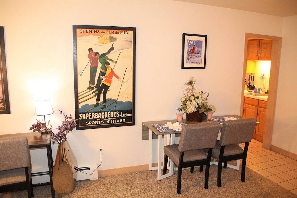 Ganze Wohnung, Cozy 2 Br / 2Ba Apt - Steps from Ski School and the Village w/ 2 parking spaces! in Vail Ski Resort, Vail