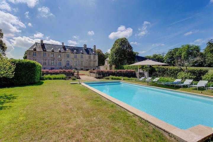 Château pour 14 personnes, avec Jardin et Piscine dans la Manche