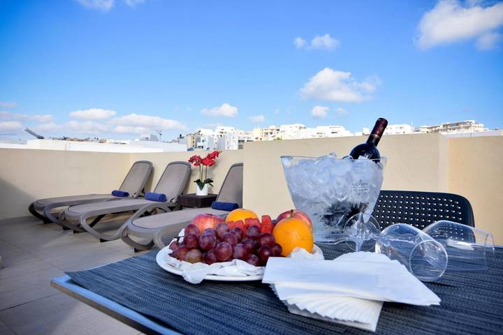 Location de vacances pour 5 personnes, avec piscine ainsi que vue et balcon dans Gzira - 3