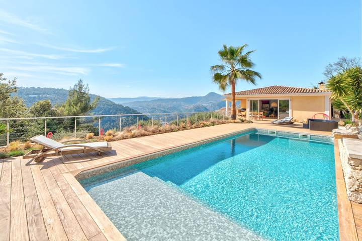 Location de vacances pour 8 personnes, avec Terrasse et Jardin à La Trinité