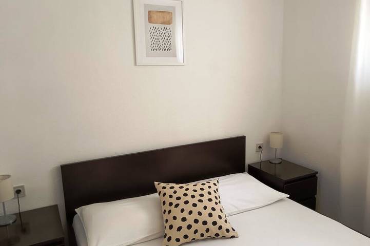 Ganze Wohnung, Cool 2-bedroom apartment with Ac in charming Povlja in Brac