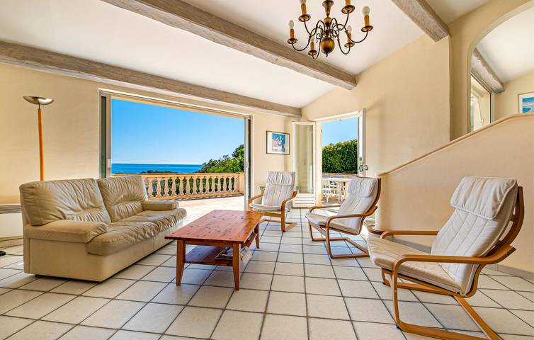 Location de vacances pour 8 personnes, avec jardin et terrasse, animaux acceptés dans Plage Du Grand Boucharel Saint Aygulf - 3