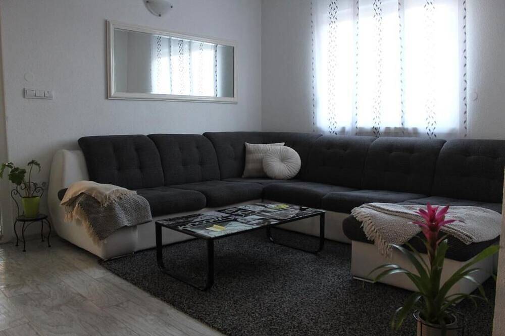 Hidden charming family house near the sea and Lanterna tourist resort in Lanterna, Tar-Vabriga