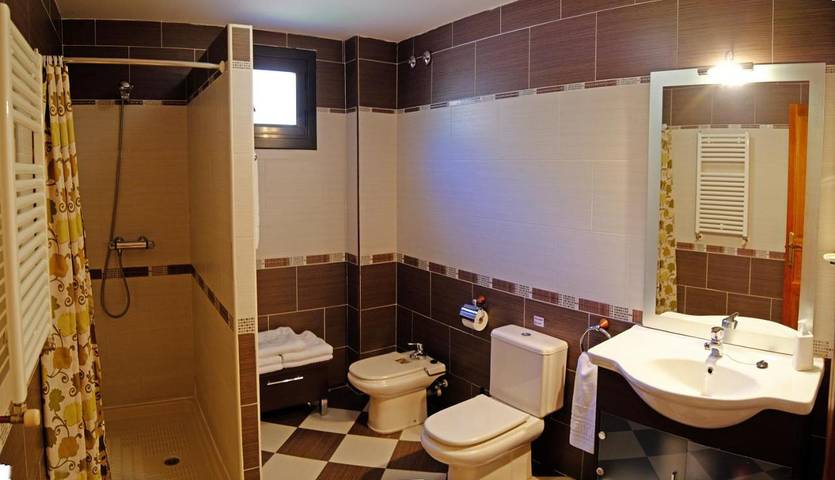 Casa rural para 14 personas, con Balcón y Terraza además de Jardín y Vistas en La Rioja - 4