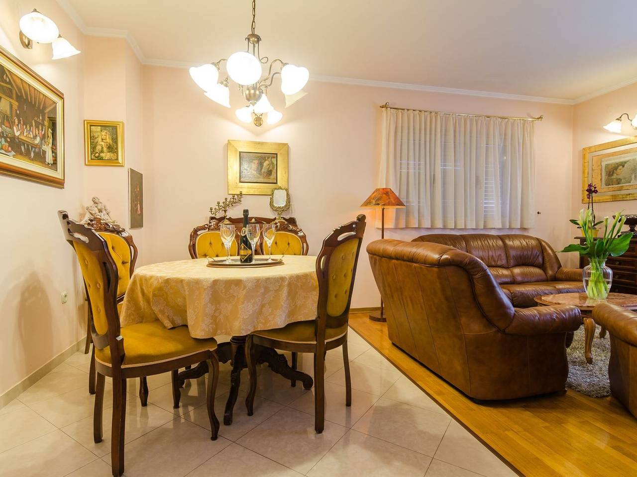 Entire apartment, Apartment Paco - Three-Bedroom Apartment with Balcony and Sea View in Plaža Bellevue, Grad Dubrovnik