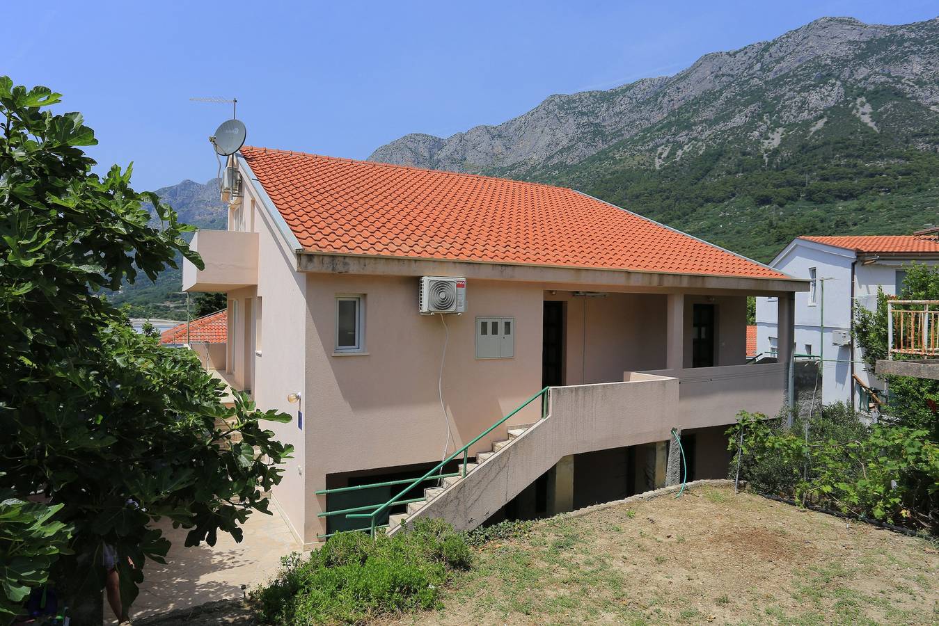 Ganze Wohnung, 1-Zimmer-Ferienwohnung mit Balkon und Meerblick Gradac, Makarska A-21172-a in Gradac, Makarska Riviera
