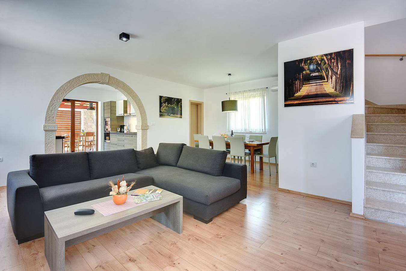 Villa nur 800 Meter zum Strand mit Meerblick, privatem Pool, Bbq und Spielplatz in Barbariga, Südküste Istrien
