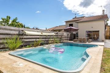 Gîte pour 15 personnes, avec jardin et terrasse, animaux acceptés à Nogaro