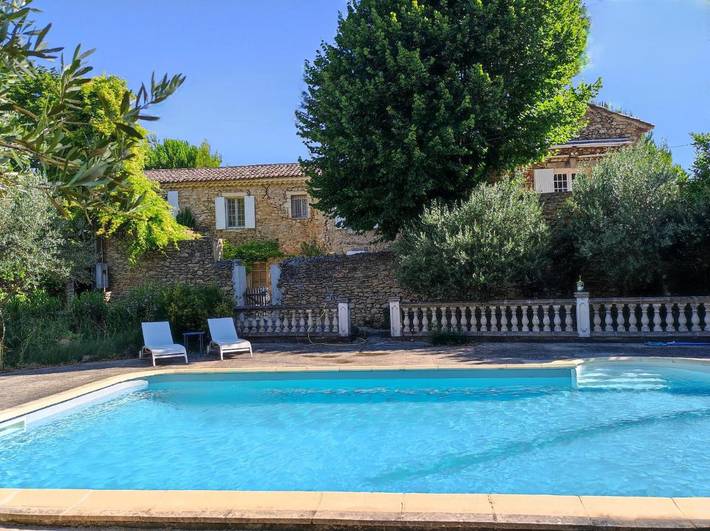 Location de vacances pour 6 personnes, avec jardin ainsi que piscine et vue, animaux acceptés à Tresques