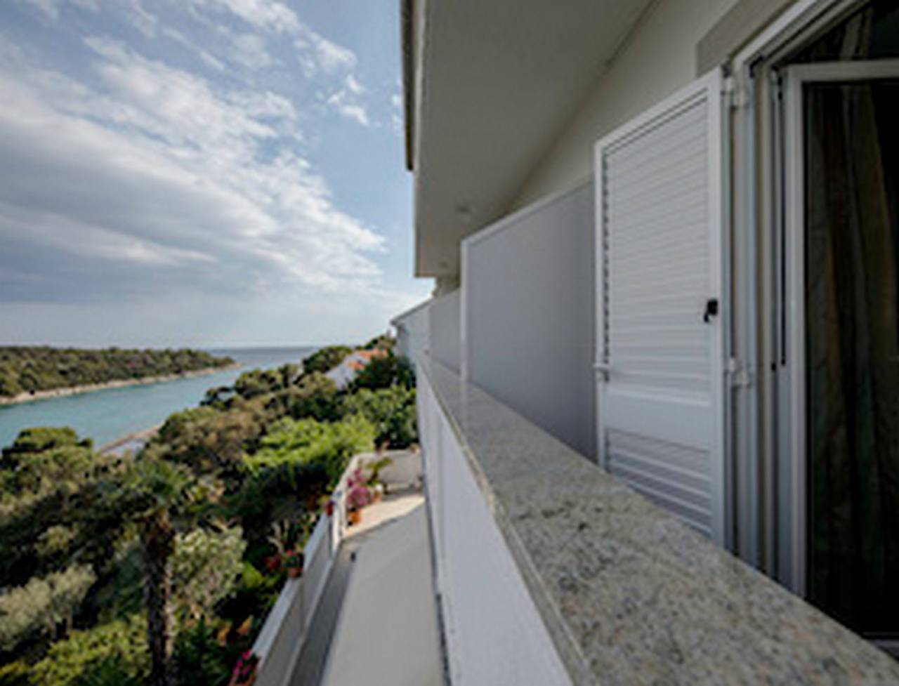 Apartments & Rooms Green Bay - Double Room with Balcony and Sea View (Room 3) in Kampor, Rab