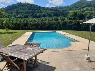 Gîte pour 4 personnes, avec vue et terrasse ainsi que piscine et jardin à Rupt-sur-Moselle