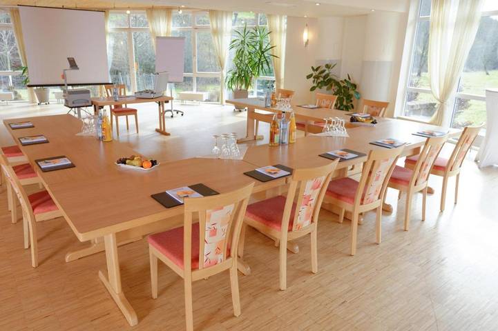 Hotel, mit Terrasse und Garten sowie Sauna in Bad Ditzenbach - 3