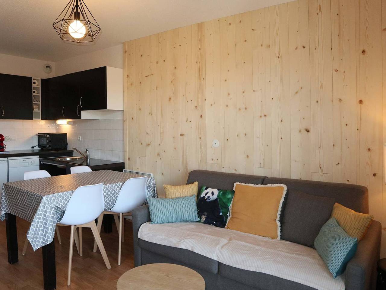 Entire apartment, Renovated apt with pool, sauna, hammam and wifi at Les Orres 1800 in Les Orres, Écrins National Park