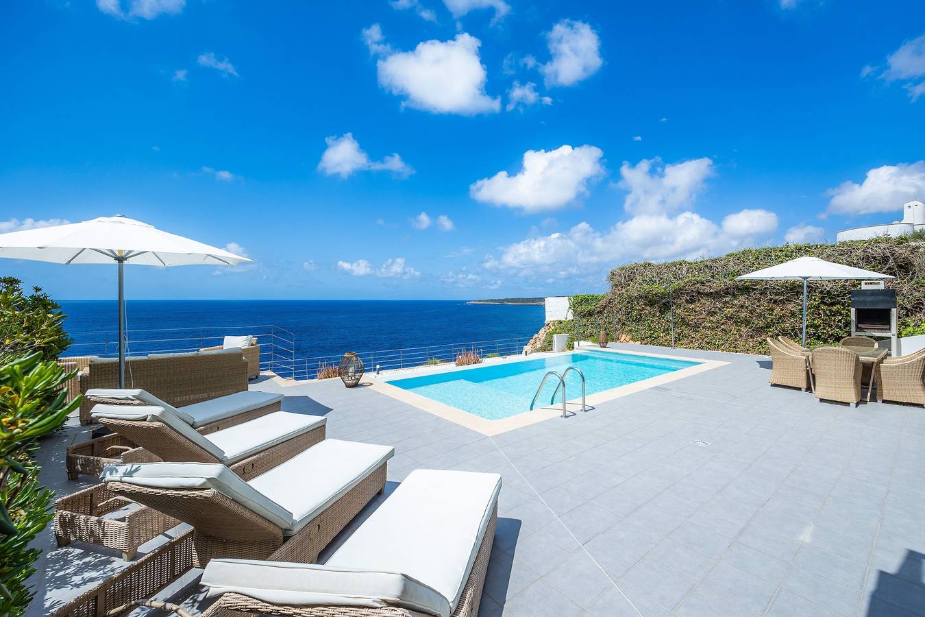 Villa 'Azul' avec piscine partagée, Wi-Fi et climatisation in Cala Pi, Llucmajor