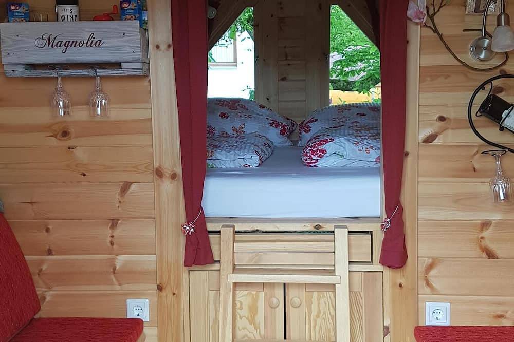 Campingfass \"Magnolia\" zwischen Stadt, Seen und Bergen in Glonn, Oberbayern