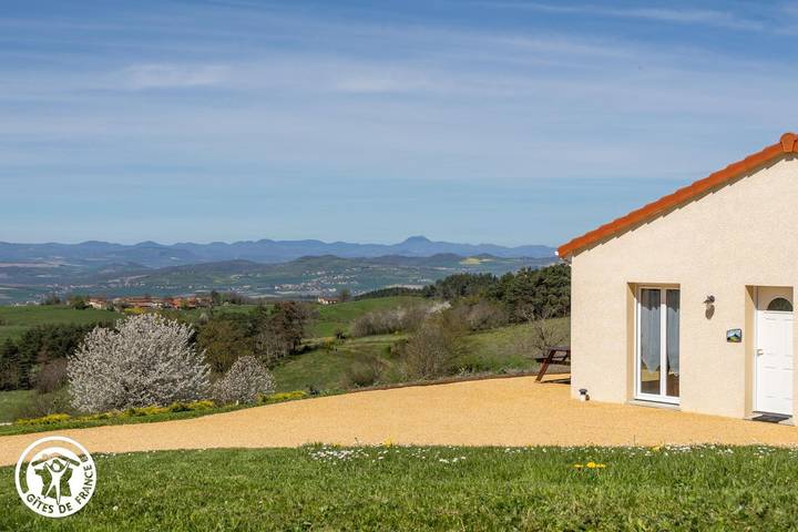 Gîte pour 4 personnes, avec Terrasse ainsi que Jardin et Vue