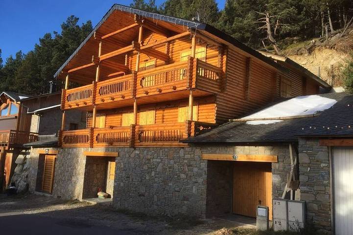 Chalet pour 16 personnes, avec sauna ainsi que jacuzzi et balcon à Les Angles