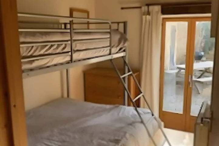 Location de vacances pour 6 personnes, avec jardin ainsi que piscine et terrasse à Sanxay