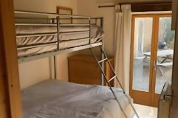 Location de vacances pour 6 personnes, avec jardin ainsi que piscine et terrasse à Sanxay