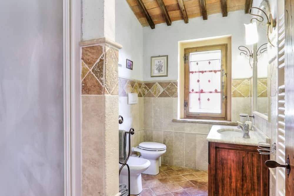 Federico farmhouse with swimming pool and jacuzzi, panoramic position in Chianti in Castellina in Chianti, Chianti
