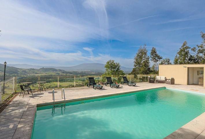 Location de vacances pour 6 personnes, avec Balcon ainsi que Terrasse et Jardin dans Facha