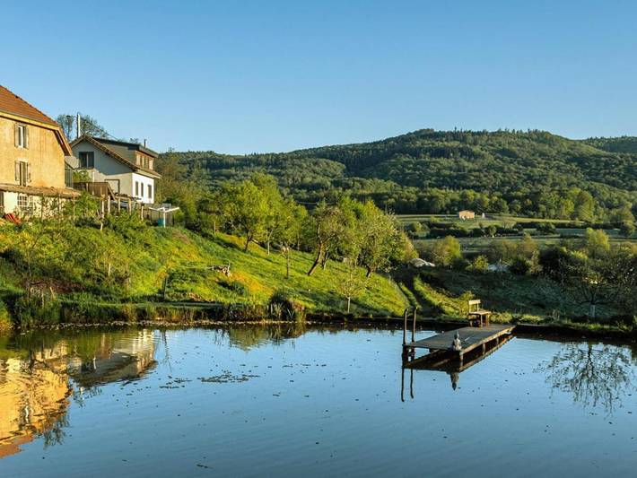 Gîte pour 2 personnes, avec Terrasse ainsi que Jardin et Vue à Ronchamp