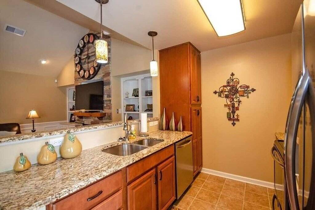 Escape to Comfort & Charm Just Minutes from the Parkway within a Peaceful Resort in Sevierville, Sevier County