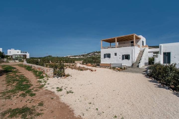 Entire studio, Studio 'Emily' with Sea View, Wi-Fi, and Air Conditioning in Paros