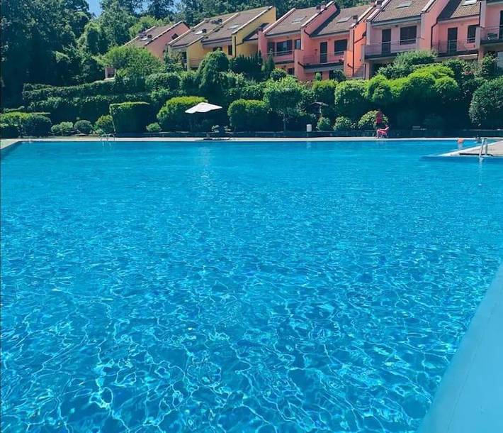 Location de vacances pour 6 personnes, avec vue et bassin pour enfant ainsi que terrasse et piscine à Pignone