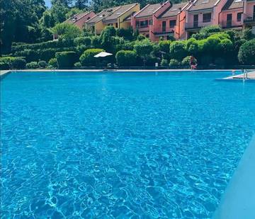 Gîte pour 6 personnes, avec terrasse et piscine ainsi que bassin pour enfant et vue à Pignone