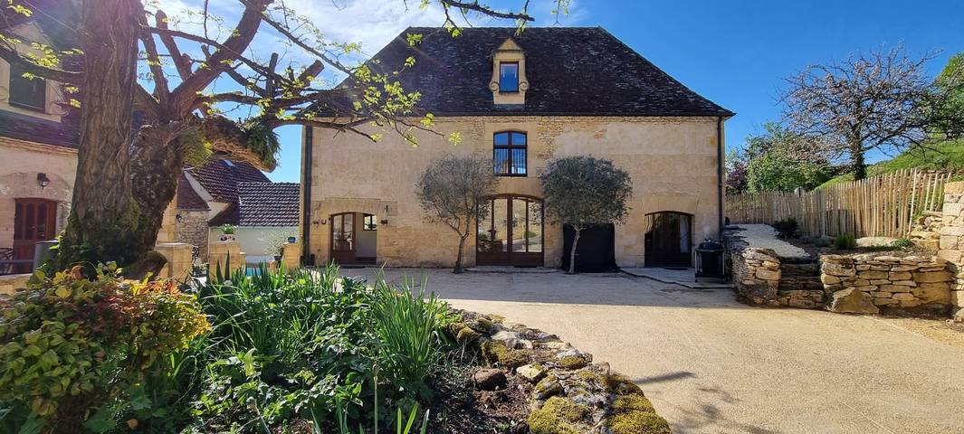 Gîte pour 8 personnes, avec terrasse et piscine