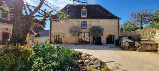 Gîte pour 8 personnes, avec terrasse et piscine à Saint-Vincent-de-Cosse