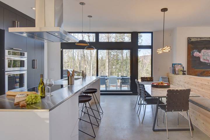 Location de vacances pour 6 personnes, avec vue sur le lac et jardin ainsi que terrasse et piscine dans Canada - 4