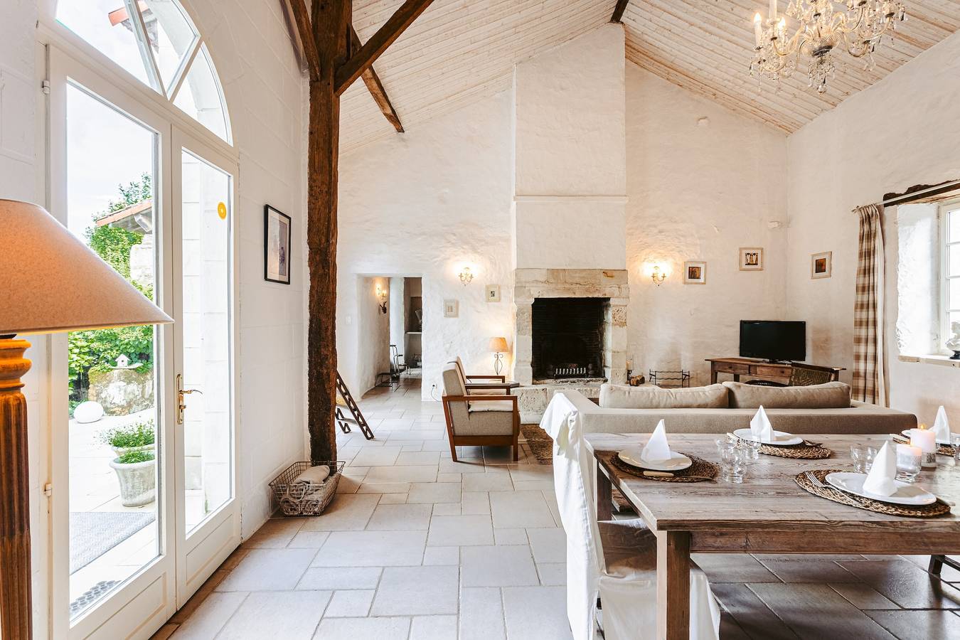 Casa vacanze 'Logis La Tour - Gîte Orangerie' con piscina privata, terrazza privata e Wi-Fi in Saint-Laurent-de-la-Salle, Fontenay-le-Comte