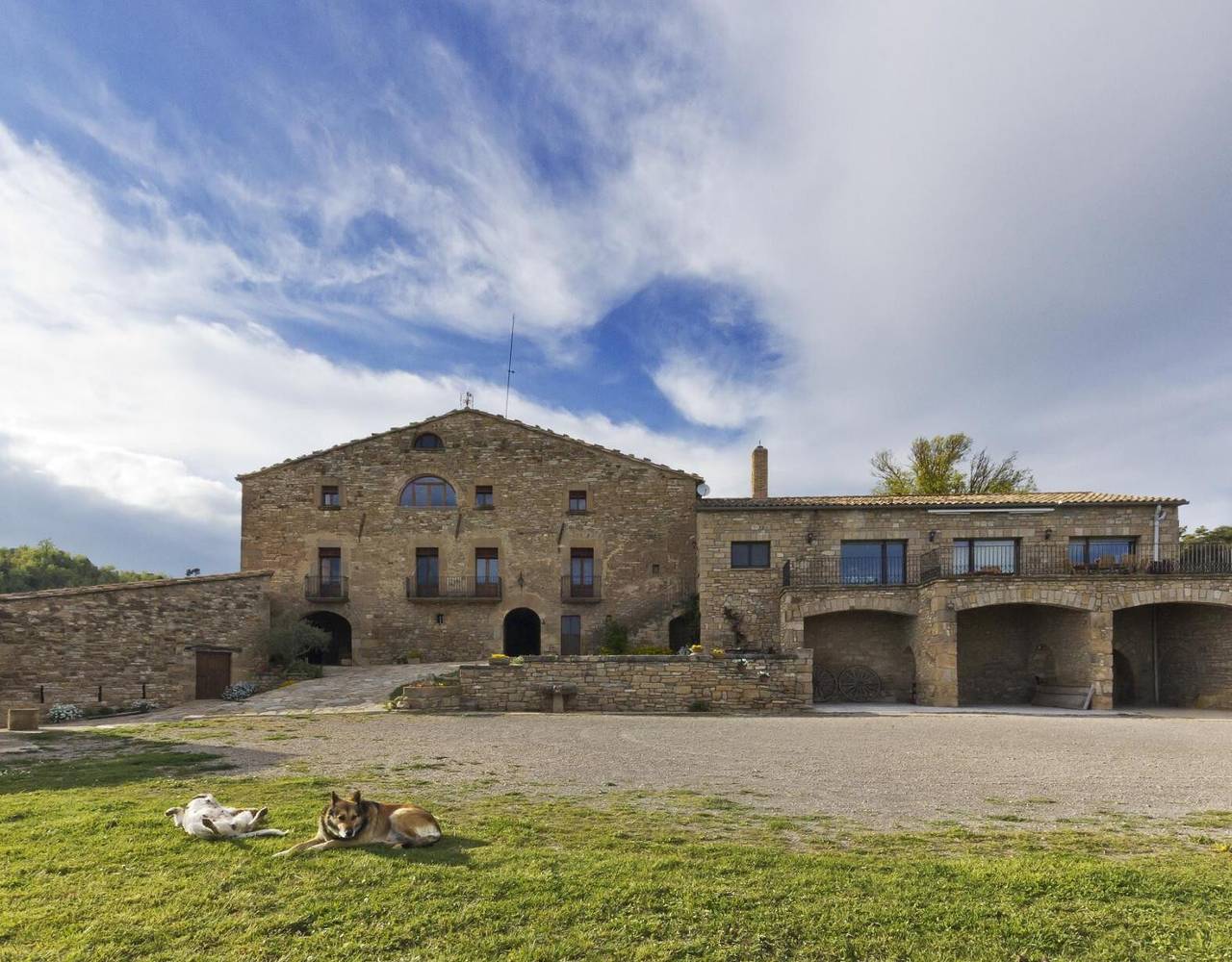 Casa rural 'Les Corts De Biosca' con vistas a la montaña, piscina privada y Wi-Fi in San Mateo de Bages, Pla de Bages DO