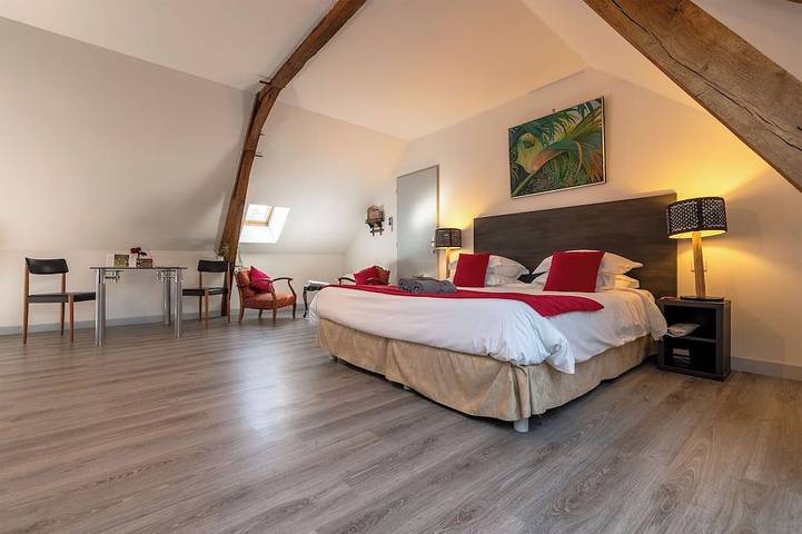 Location de vacances pour 2 personnes, avec piscine et sauna ainsi que jardin et jacuzzi à Ajat