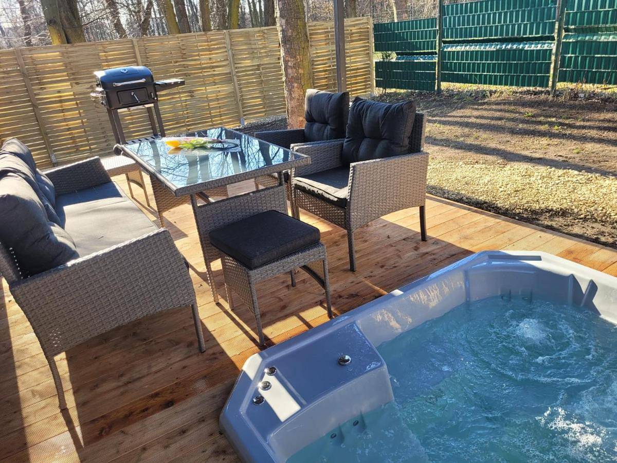 Parkcity Spa Domek z jacuzzi w Parku Śląskim in Chorzów, Śląsk
