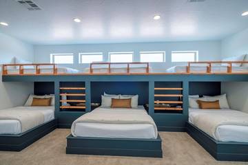 Vacation Home for 21 Guests in Ivins, Zion National Park, Picture 3