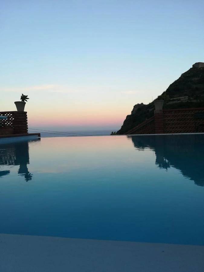 Chambre d’hôte pour 3 personnes, avec piscine et balcon ainsi que jardin et vue à Taormina - 4