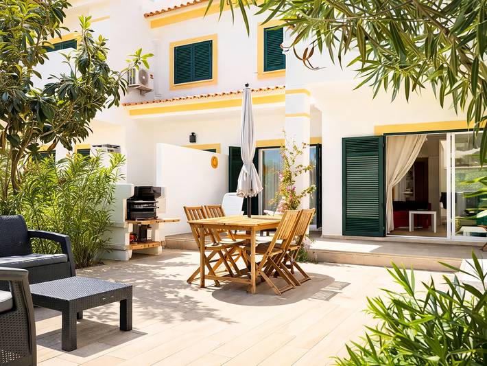 Gîte pour 6 personnes, avec balcon ainsi que jardin et piscine