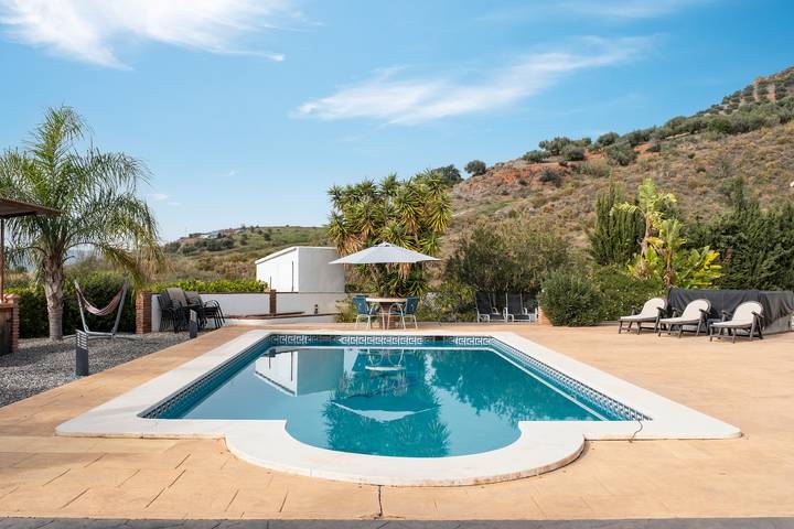 Casa rural para 8 personas, con jardín, Se admiten mascotas en Canillas de Aceituno - 3