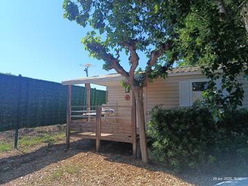 Camping pour 5 personnes, avec jardin ainsi que bassin pour enfant et piscine, animaux acceptés à Vendres