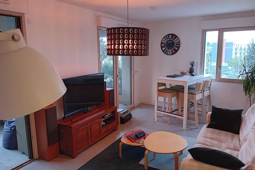 Appartement entier, T3 récent coquet hypercentre à 10 min Eurexpo,  bus et tram à proximité in Saint-Priest, Lyon et ses environs