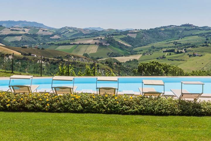 Casa vacanza per 16 persone, con Terrazza e Giardino nonché Piscina in Provincia di Ascoli Piceno