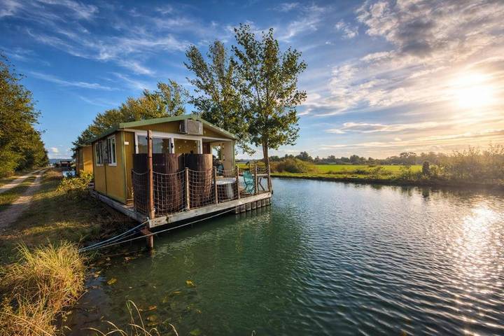 Bateau pour 5 personnes, avec piscine et vue sur le lac ainsi que vue et terrasse, animaux acceptés dans Côte-d'Or - 2