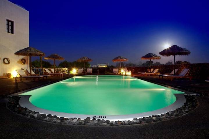 Casa de férias para 2 pessoas, com piscina e terraço e ainda jardim, com animais de estimação em Santorini