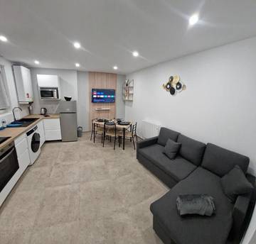 Gîte pour 4 personnes, avec terrasse à Saint-Priest-en-Jarez